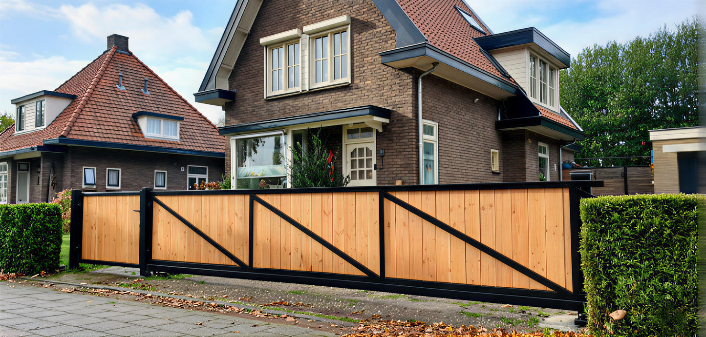 Schiebetor mit Holzeinlegearbeiten (ohne Holzplanken)